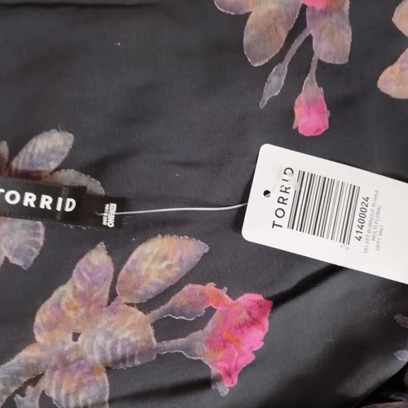 Floral Black and Pink Kimono - Picture 3 of 3